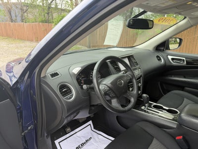 2019 Nissan Pathfinder SV