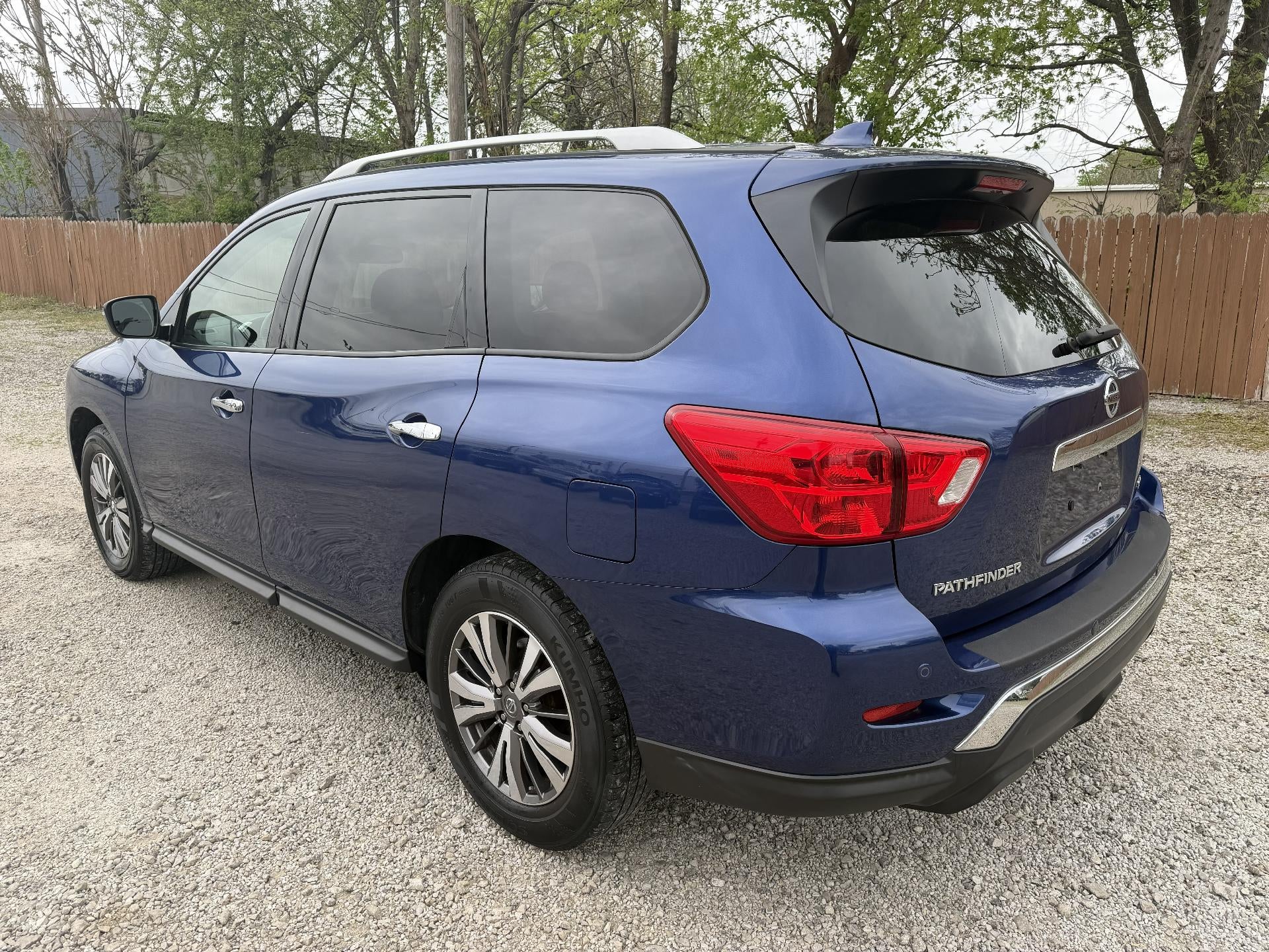 2019 Nissan Pathfinder SV
