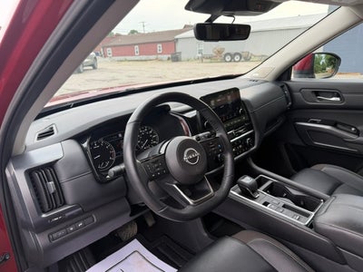2024 Nissan Pathfinder SL